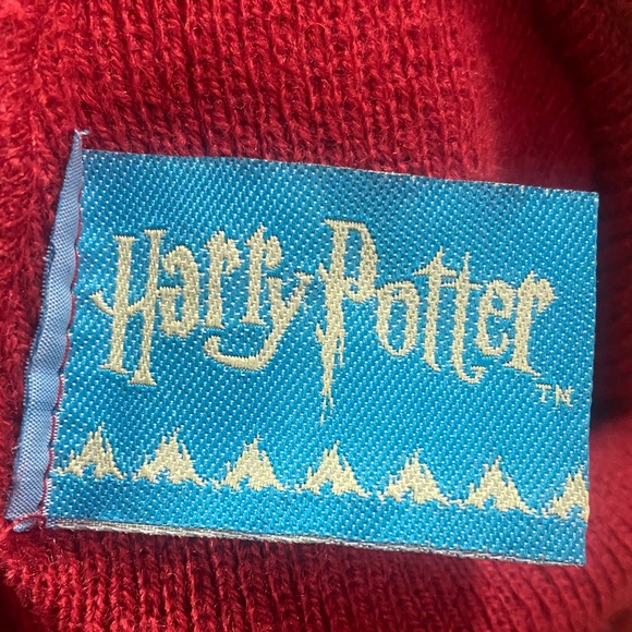Harry Potter Gryffindor Red and Yellow Winter Hat Beanie - Picture 3 of 4